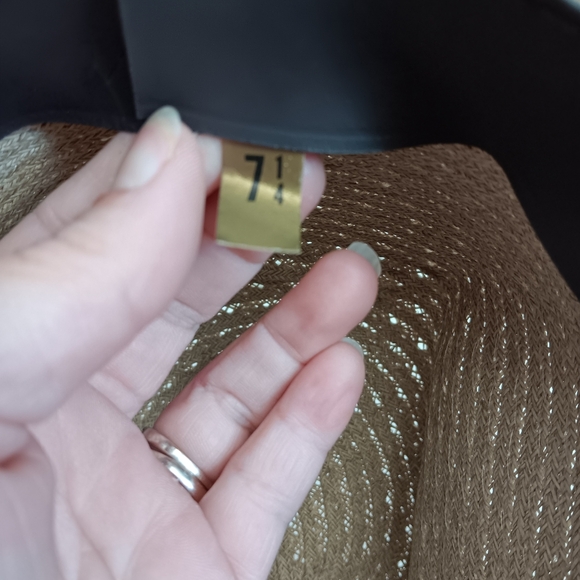 Levi's Straw Fedora Hat with Feather Detail - Picture 7 of 9